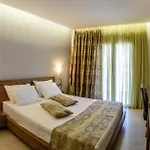 Ionion & Aparthotel 3*