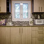 Ξενοδοχείο με διαμερίσματα Ionion &