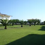 Ξενοδοχείο με διαμερίσματα Ionion &
