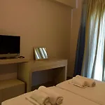 Ξενοδοχείο με διαμερίσματα Ionion & Γλύφα