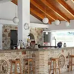 Ξενοδοχείο με διαμερίσματα Ionion & 3*