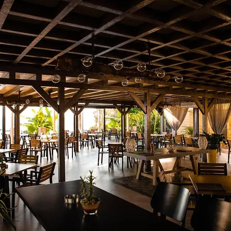 Ionion & Apart Otel Glífa