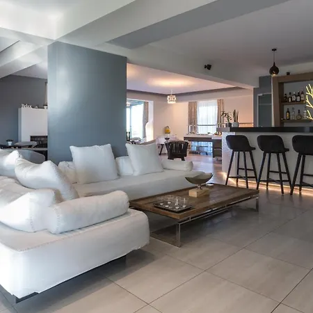 Ionion & Apart Otel Glífa