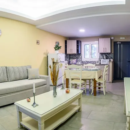 Ionion & Aparthotel 3*