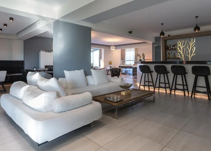 Ionion & Aparthotel Glífa